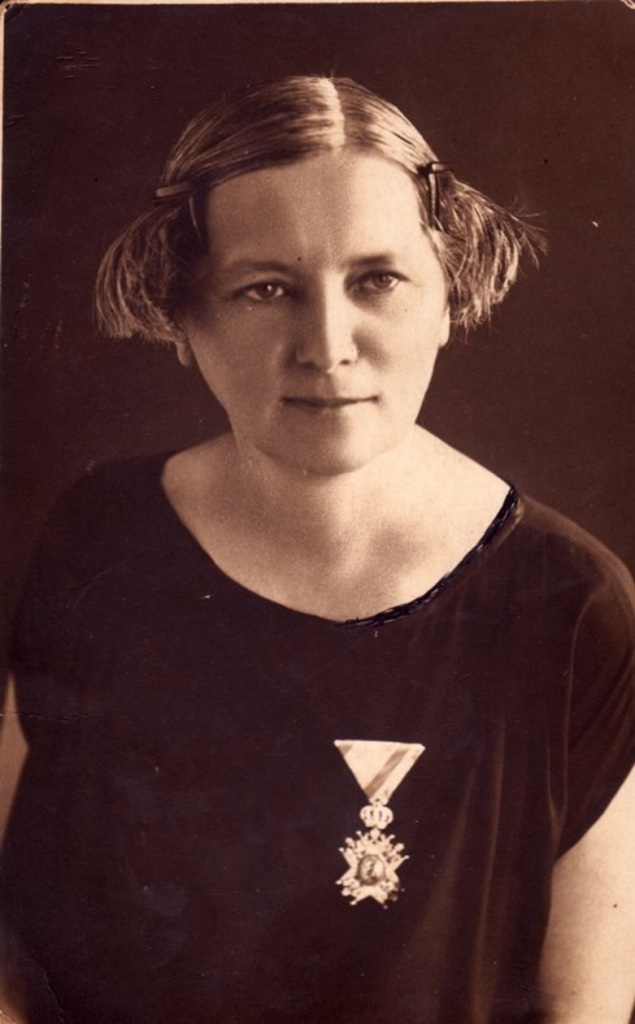 LJUDMILA HURBANOVA (Stara Pazova, 1878-1969) slovačka dramska spisateljica, glumica, predsednica Centralnog društva čehoslovačkih žena u Kraljevini SHS. Pisala je prozne i dramske tekstove a najznačajniji je njen angažman u pozorištu. U periodu od 1903– 1925. godine igrala je, režirala i organizovala brojne amaterske pozorišne predstave u Staroj Pazovi i sve vreme vodila pozorišnu hroniku staropazovačkih amatera (1903–1933) koja je na slovačkom jeziku objavljena tek 1993. godine kao Kronika divadelného ochotníctva v Starej Pazove v rokoch 1903–1933. (Hronika pozorišnog amaterizma u Staroj Pazovi u godinama 1903–1933).
